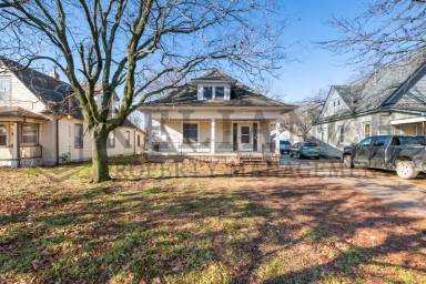 Main picture of 221 S Glenn St