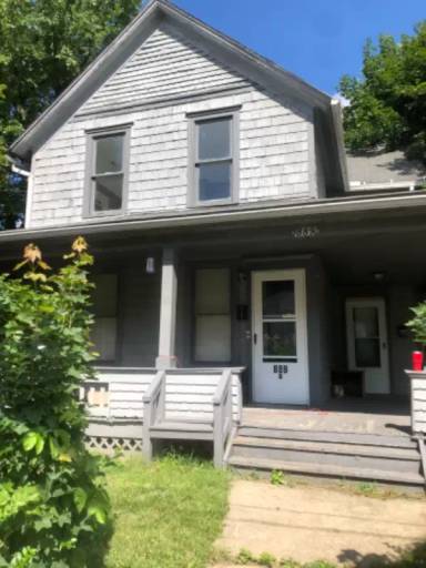 Main picture of 889 Raymond St