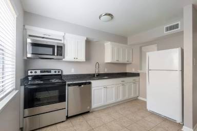 Main picture of 206 Lincoln Ave