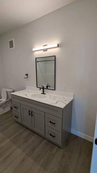 Main picture of 118 W Main St