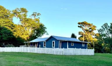 Main picture of 2017 Sloop Point Rd