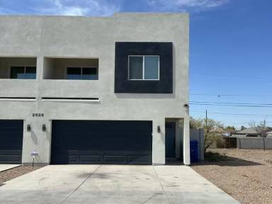 Main picture of 2526 E Broadway Rd