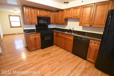 Main picture of 4420 N Winchester Ave