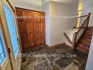 Main picture of 3335 Urbandale Ln N