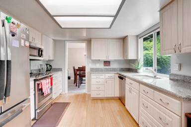 Main picture of 10711 NE 121st St