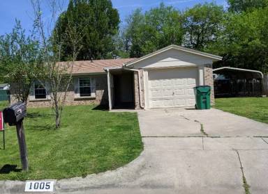 Main picture of 1005 Parkwood Ct