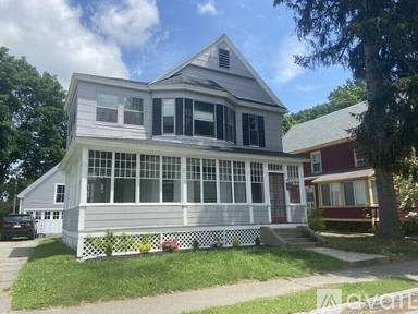 Main picture of 27 Shaffner St