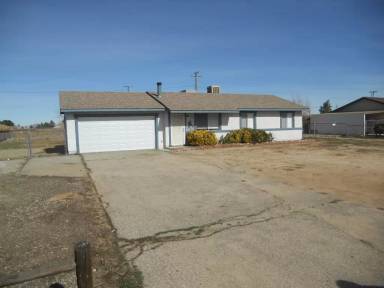 Main picture of 20990 Wren St