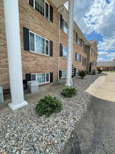 Main picture of 1105 W Maple St