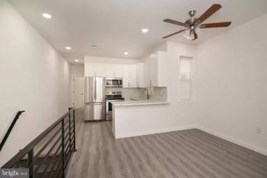 Main picture of 2437 S 13th St