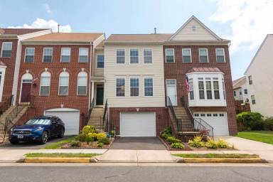 Main picture of 7797 Desiree St