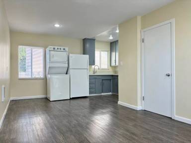 Main picture of 2559 Fairmount Ave