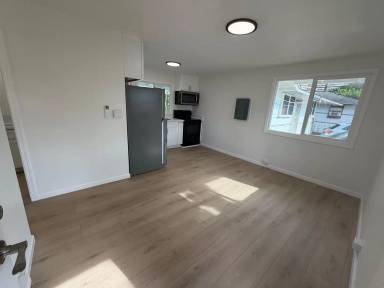Main picture of 735 Isenberg St