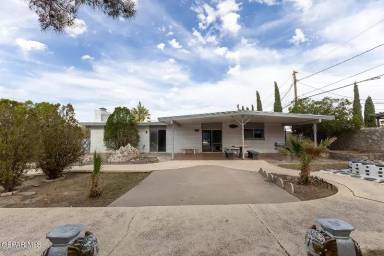 Main picture of 8415 Comet St