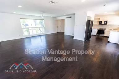 Main picture of 1606 E Sierra Vista Dr
