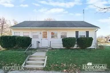 Main picture of 3102 S Michigan St