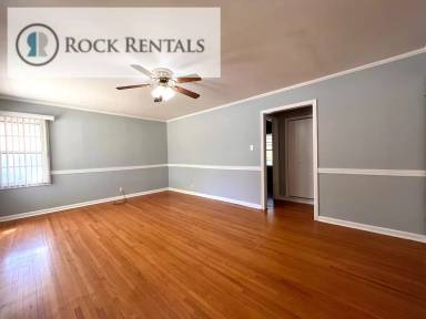Main picture of 2801 N Plum St