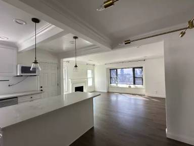 Main picture of 9802 Crenshaw Blvd