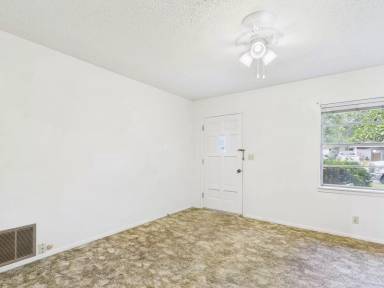 Main picture of 311 W Nimitz St