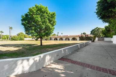 Main picture of 5501 E Camelback Rd