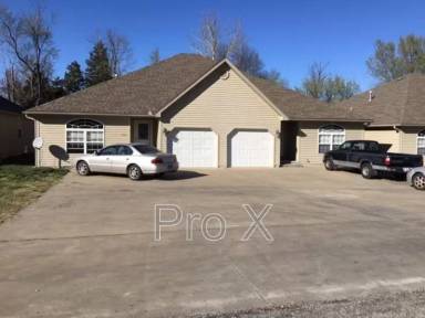 Main picture of 717 E Madison St