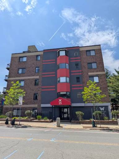 Main picture of 25 Webster Ave