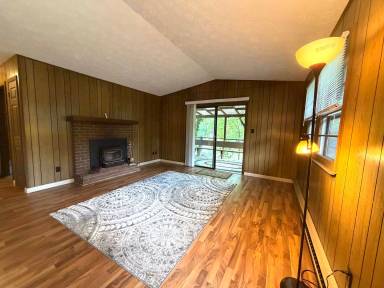 Main picture of 6 Jefferson Cir