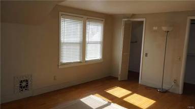Main picture of 820 Sherman St