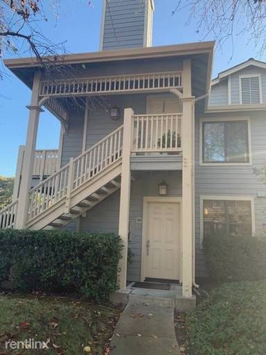 Main picture of 213 Lakeshore Ct