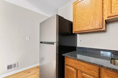 Main picture of 2429 E Fayette St