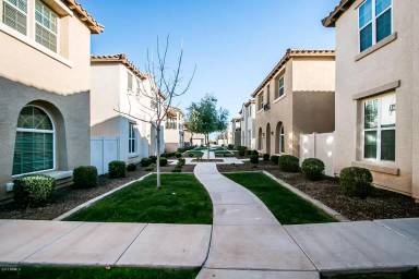 Main picture of 965 S Wallrade Ln
