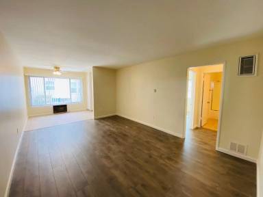 Main picture of 10851 Moorpark St