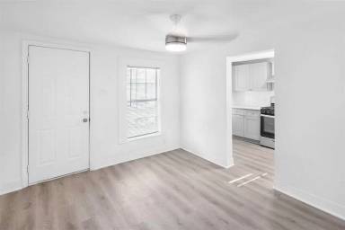 Main picture of 1909 Benson St