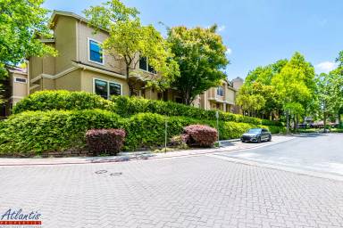 Main picture of 982 La Mesa Ter