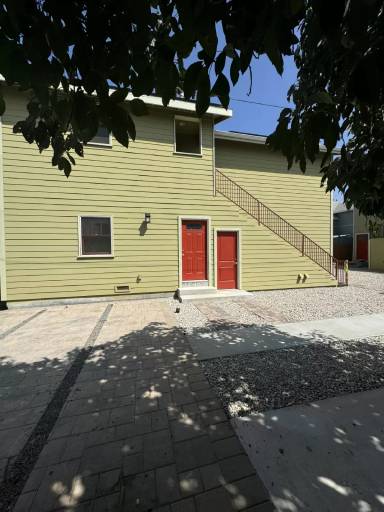 Main picture of 1731 S Burlington Ave