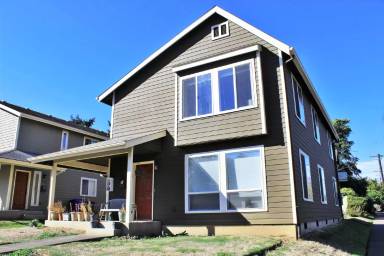 Main picture of 5435 NE 29th Ave
