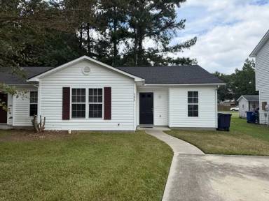 Main picture of 106 Persimmon Ct