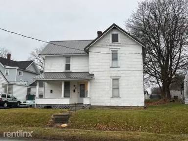 Main picture of 707 Center St