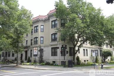 Main picture of 283 Saint Paul St