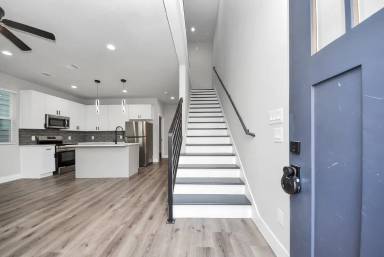 Main picture of 19104 Sears Dr