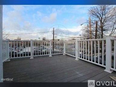 Main picture of 6 White Street Pl