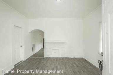 Main picture of 1615 S Orchard Knob Ave