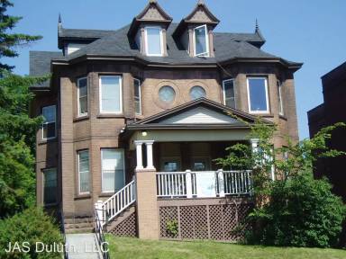 Main picture of 709 E 1st St