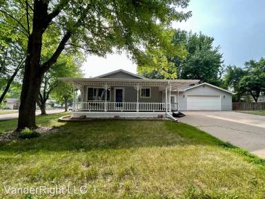 Main picture of 1100 S Joliet Ave