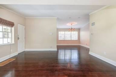 Main picture of 1141 Valencia Ave