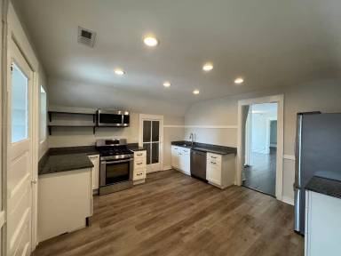 Main picture of 5001 N Western Ave