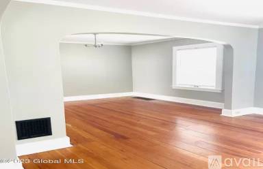 Main picture of 318 Alplaus Ave