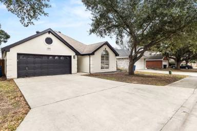 Main picture of 1676 Kimberly Dawn Dr