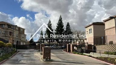 Main picture of 1000 Moon Cir
