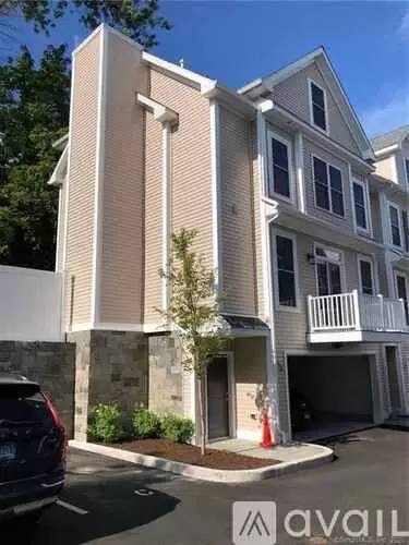 Main picture of 115 Colonial Rd